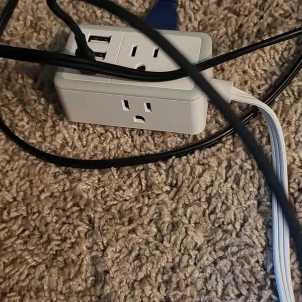Extensión eléctrica con clavija plana y puertos USB