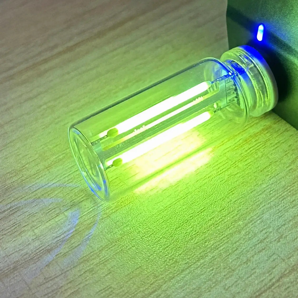 Lámpara LED USB táctil regulable con doble filamento para ambiente decorativo en auto, recámara o escritorio de noche y lectura suave