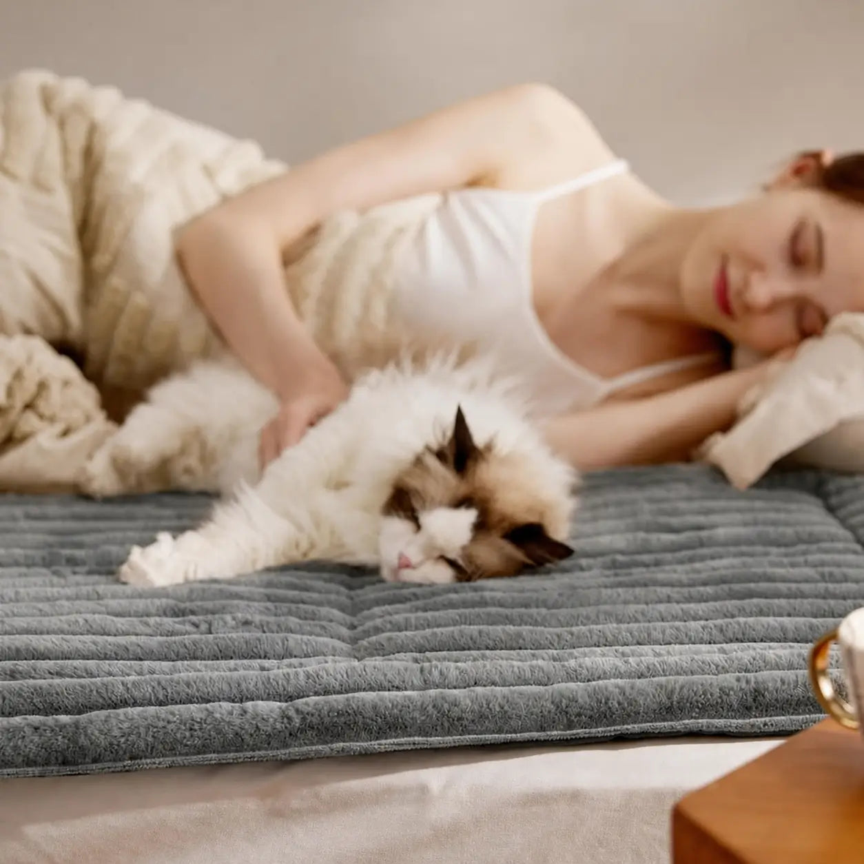 Colchoneta autocalentable lavable para mascotas con superficie silenciosa para perros, gatos y cachorros que descansan mejor