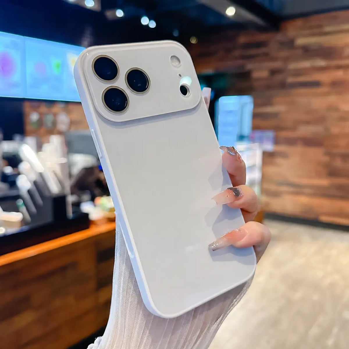 Funda delgada con textura cristal para iPhone 14/15/16/17 — antihuella y protección diaria contra golpes