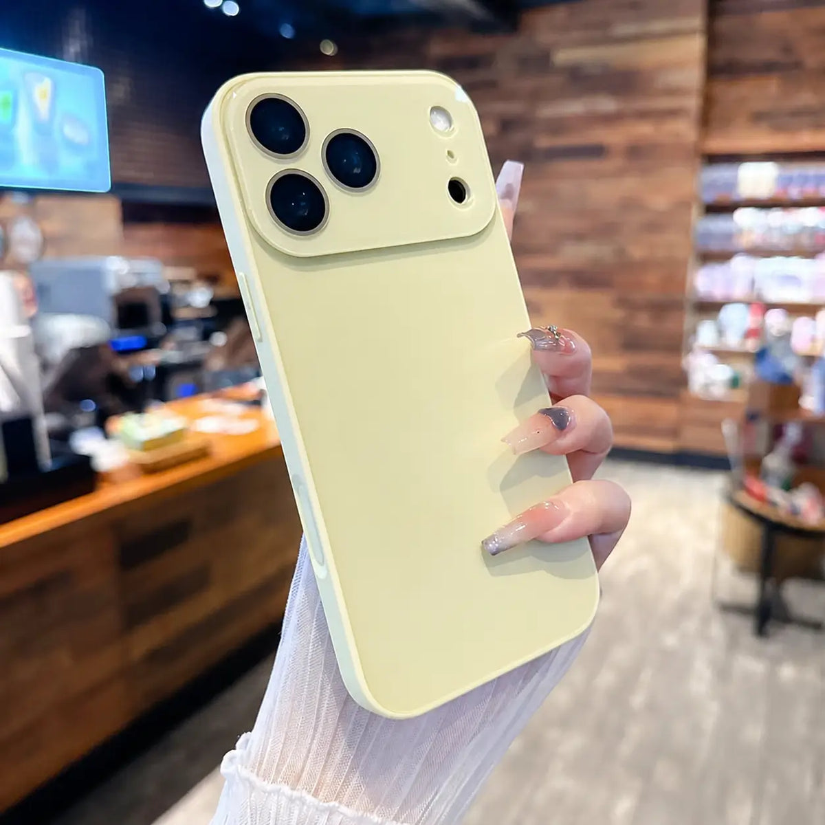 Funda delgada con textura cristal para iPhone 14/15/16/17 — antihuella y protección diaria contra golpes