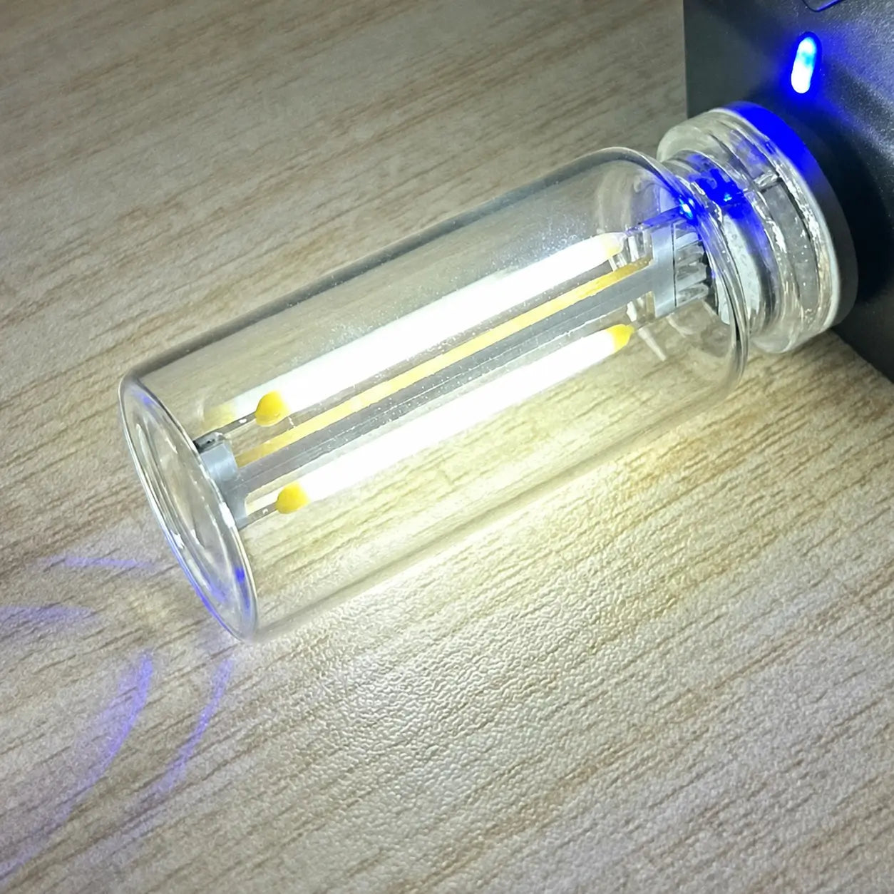 Lámpara LED USB táctil regulable con doble filamento para ambiente decorativo en auto, recámara o escritorio de noche y lectura suave