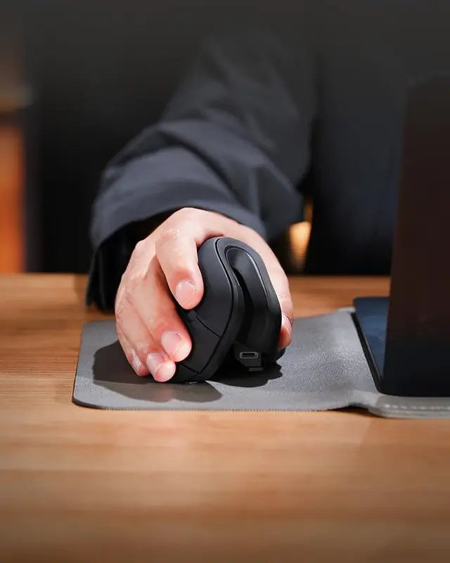 Mouse Vertical Ergonómico Bluetooth, Ratón Óptico Inalámbrico Recargable, Conexión para 3 Dispositivos, DPI Ajustable de 3 Niveles