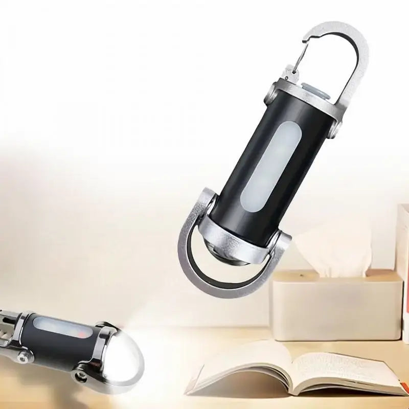 Mini Linterna LED para Llavero Recargable USB-C con Gancho, Lámpara Compacta de 200 Lúmenes Súper Brillante, Linterna de Emergencia para Camping, Senderismo, Hogar y Apagones - Iluminación Portátil y Duradera