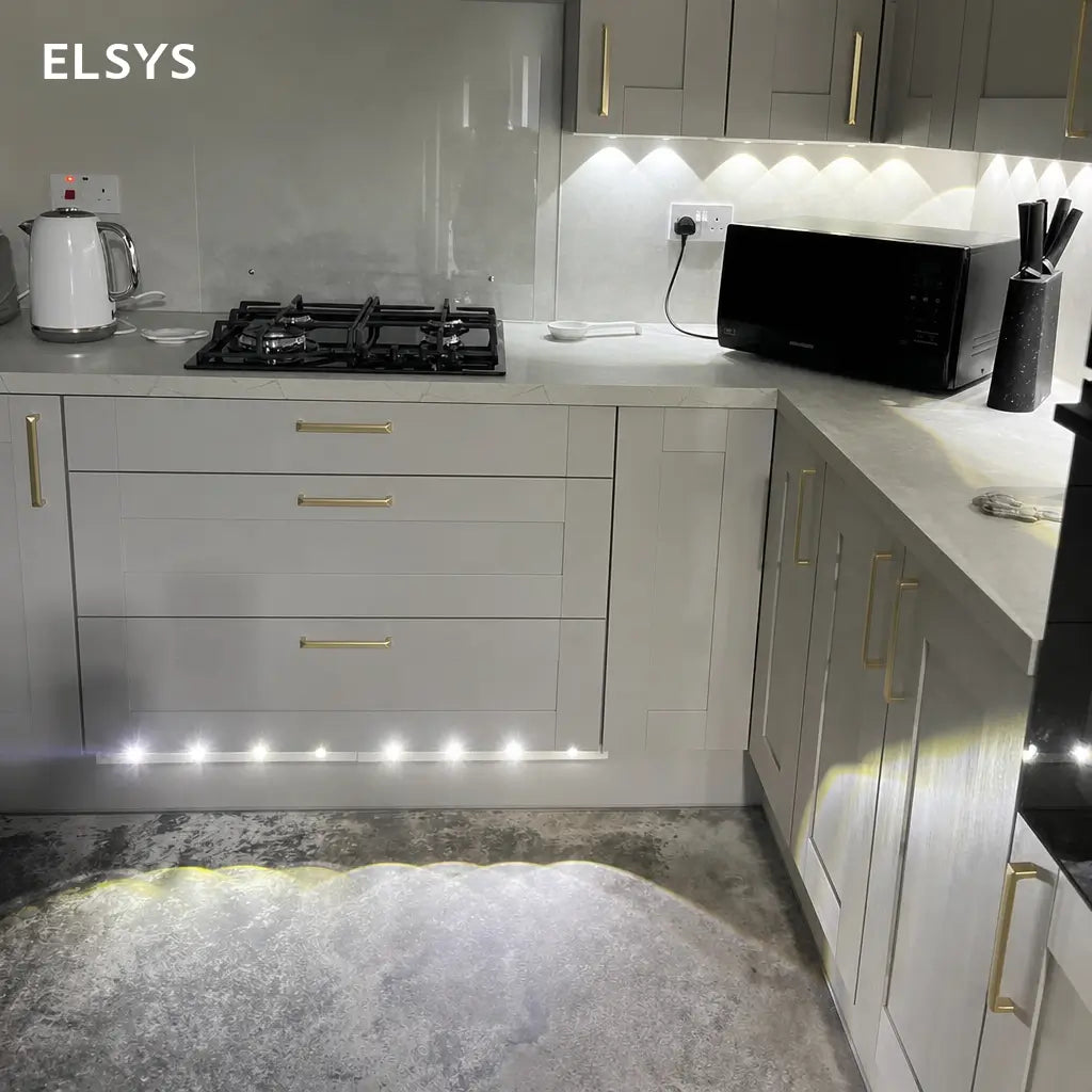 Lámpara LED ultradelgada con sensor de movimiento, recargable por USB y luz regulable para clóset, cocina, recámara e interiores