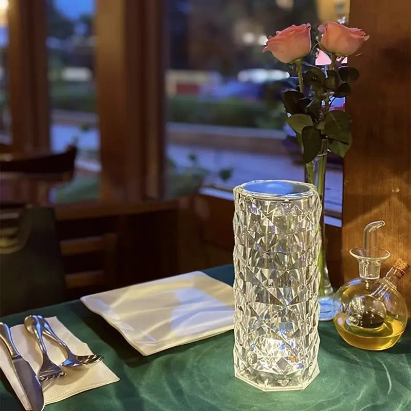Lámpara de Mesa de Cristal Artificial de 16 Colores con Diseño de Rosa de Diamante, Luz RGB con Control Remoto, Carga USB y Sensor Táctil para Iluminación Ambiental