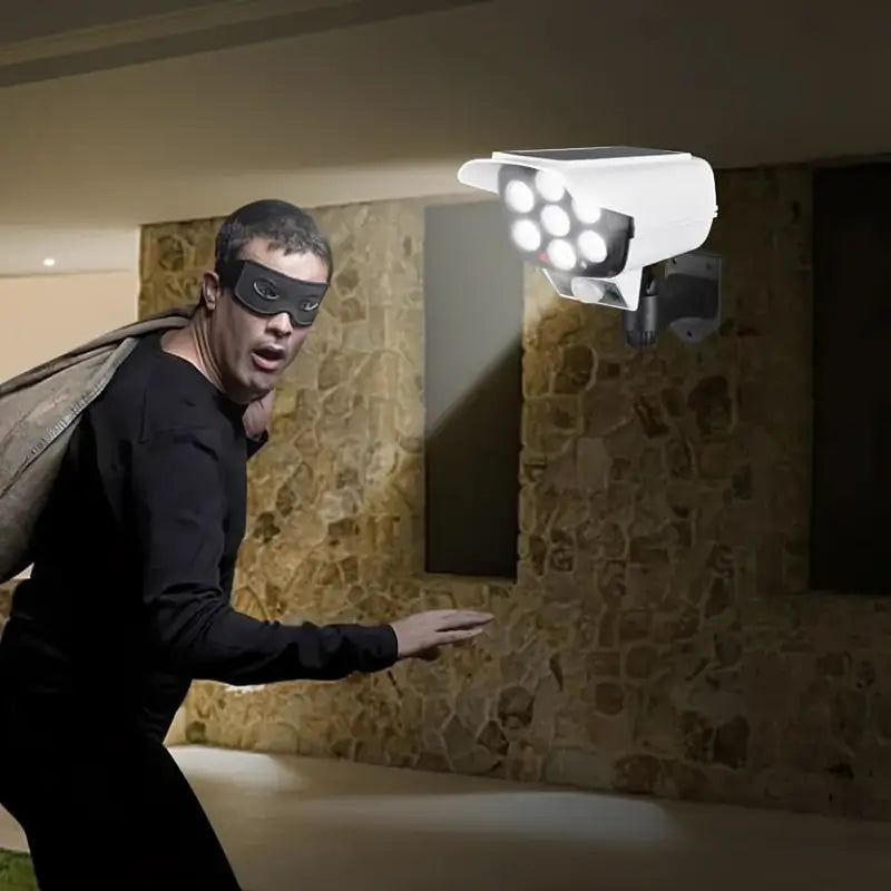 Lámpara Solar de Seguridad Tipo Cámara de Vigilancia 800LM con Sensor de Movimiento | Impermeable para Exterior