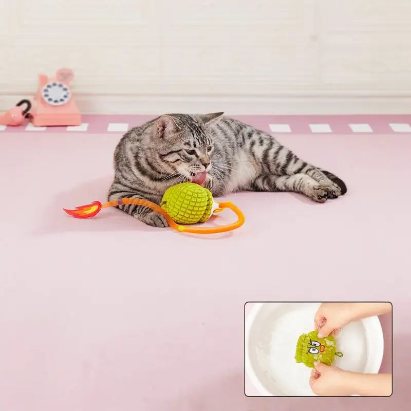 Juguete Interactivo para Gato con Sensor de Movimiento y Sonido de Pajarito, Pelota Inteligente Recargable con Diseño de Granada y Cola de Malla para Gatitos y Gatos Adultos, 7.6 cm